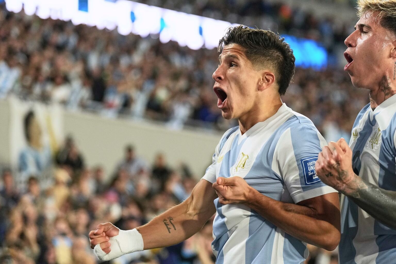 El fútbol incluso funciona sin la superestrella. ¿Pero también en la Copa del Mundo? ¿Qué hace Lionel Messi? Otro problema continúa para Brasil y sus heridos Neymar.
