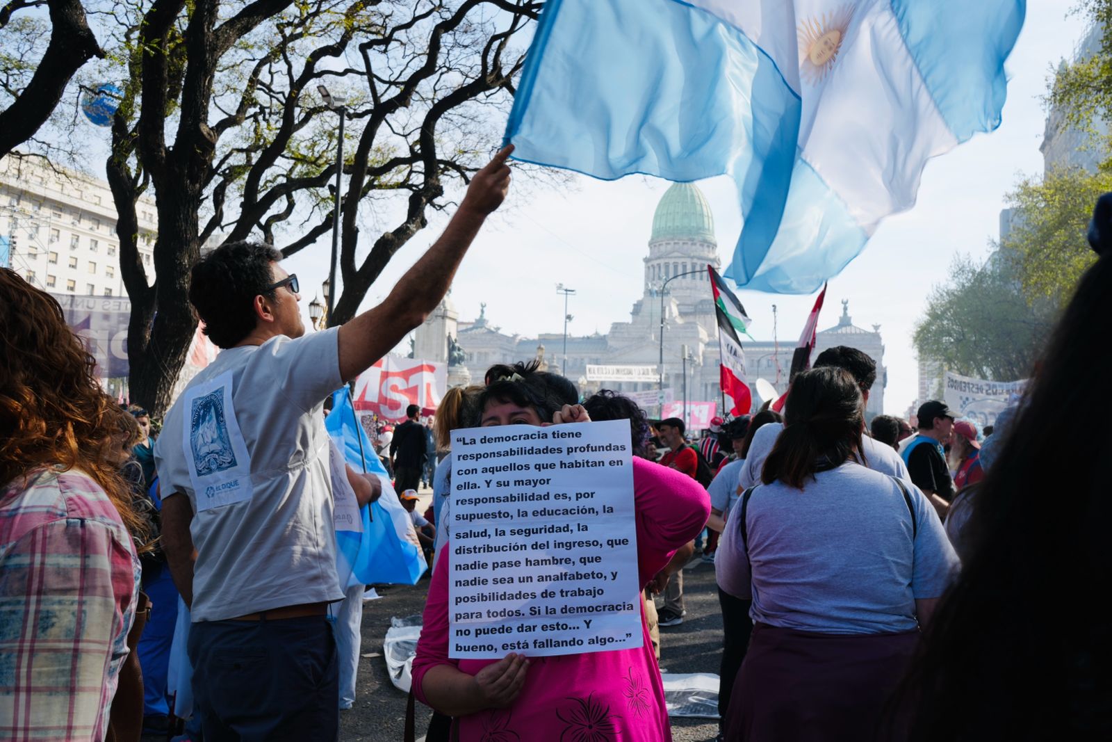 Una marcha contra los vetos del presidente Javier Milei