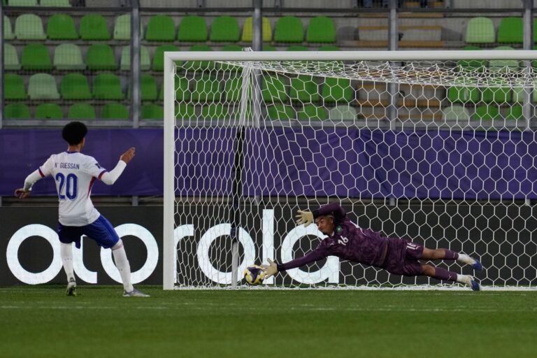 Mundial de Fútbol Los jóvenes futbolistas marroquíes están por primera vez en la final del Mundial sub-20. Un comodín se convierte en el ganador del partido contra Francia.