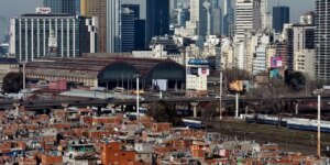 La pobreza y la indigencia infantil en Argentina afectan a más de la mitad de los niños y adolescentes