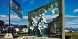 Malvinas, Milei vuelve a plantear el tema: anuncian sanciones al petróleo y mayor presencia militar