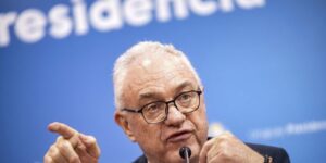 Canciller uruguayo separa la isla invadida del dinero extraído de las Malvinas