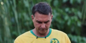 Crimen en Brasil: Flávio Bolsonaro habría huido a EE.UU. en un vuelo privado desde Argentina